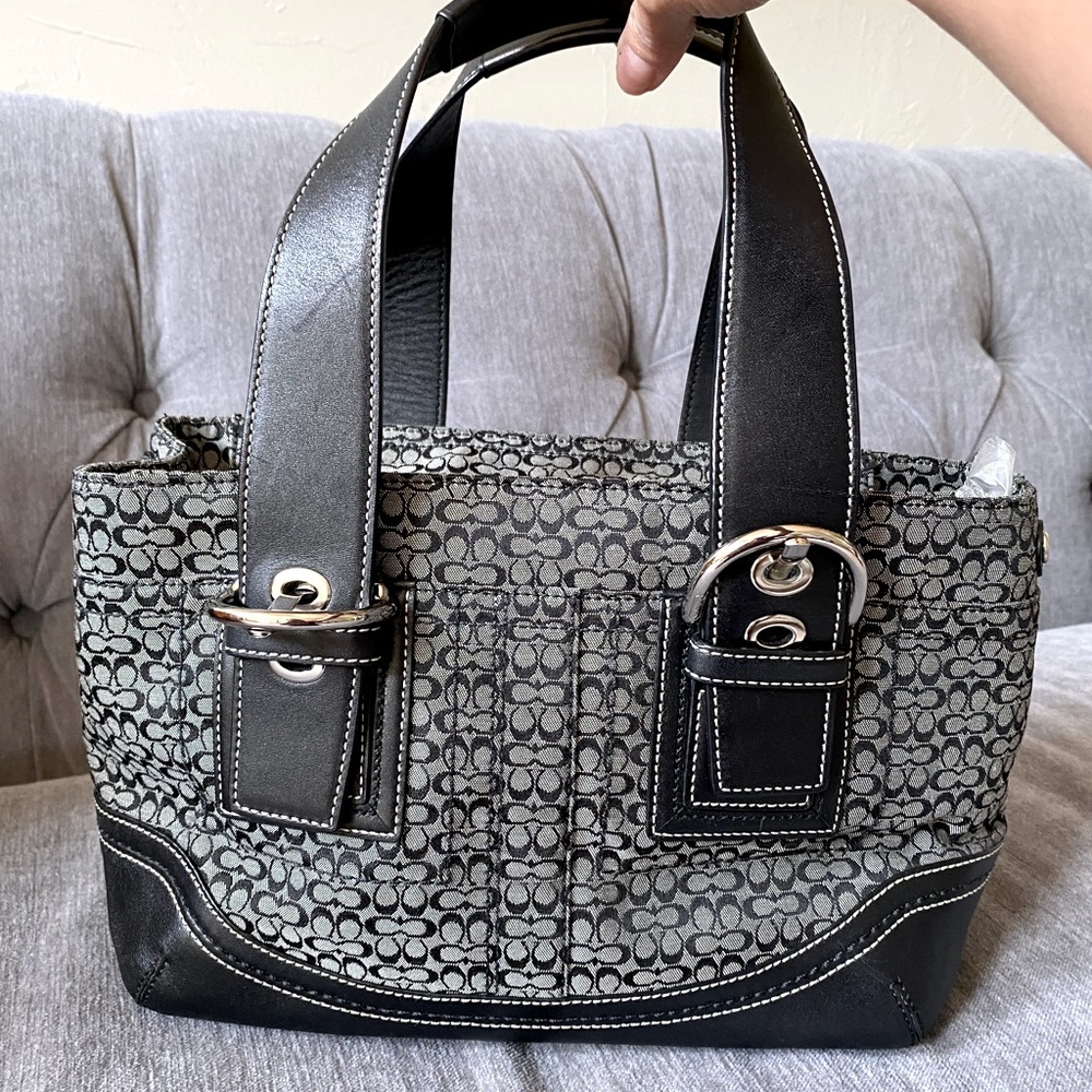 Aunthentic Coach Soho Signature - F10927